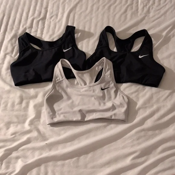 Set of Nike sports bras - Picture 1 of 8